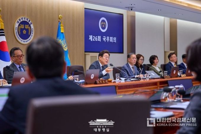 이재명 대통령 "이제 국가 재정 사용할 때…경기침체 심해 정부 역할 필요"