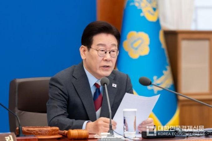 이재명 대통령 "주식·환율 적극 대응…100조 안정 프로그램 신속 집행"