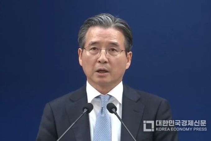 청와대 "석유 최고가격제 금주 내 시행…유류세 인하 확대 등 검토"