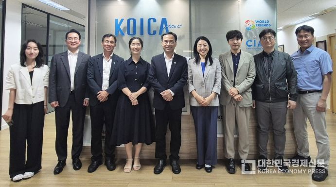 경상국립대학교(GNU) 경남국제개발협력센터 주관으로 8월 13일 KOICA 베트남사무소와 베트남 껀터대학교-경상국립대학교 해양과학대학-경남연구원 간 간담회를 개최했다.